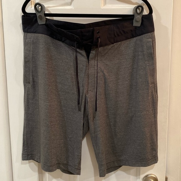 LULULEMON men’s swim shorts - Sz 36 - Picture 1 of 6